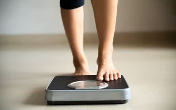 Perder peso muito rápido pode diminuir os músculos, retardar o metabolismo e causar deficiência de nutrientes - iStock