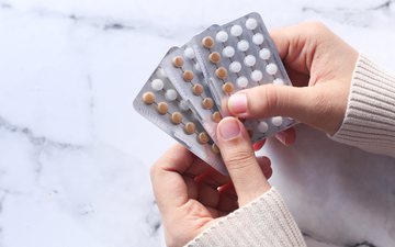 O uso da pílula anticoncepcional é uma forma de tratar os ovários policísticos - iStock
