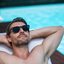 Ele gosta de apanhar sol "lá embaixo" sem protetor solar - iStock