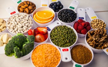 Frutas cítricas e vermelhas, cúrcuma, açafrão, oleaginosas e feijões são alimentos ricos em polifenóis - iStock