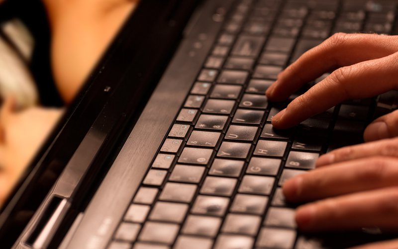 Estudo avaliou atividade cerebral de estudantes durante exposição a vídeo pornográfico - iStock
