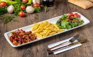 A sugestão é começar com a salada, depois consumir a proteína e, por último, os carboidratos - iStock