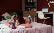 Jovens lésbicas, gays ou bissexuais recorrem à internet para encontrar pessoas com a  mesma orientação - iStock