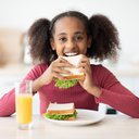 Estudo sugere que a qualidade da dieta pode interferir na primeira menstruação - iStock