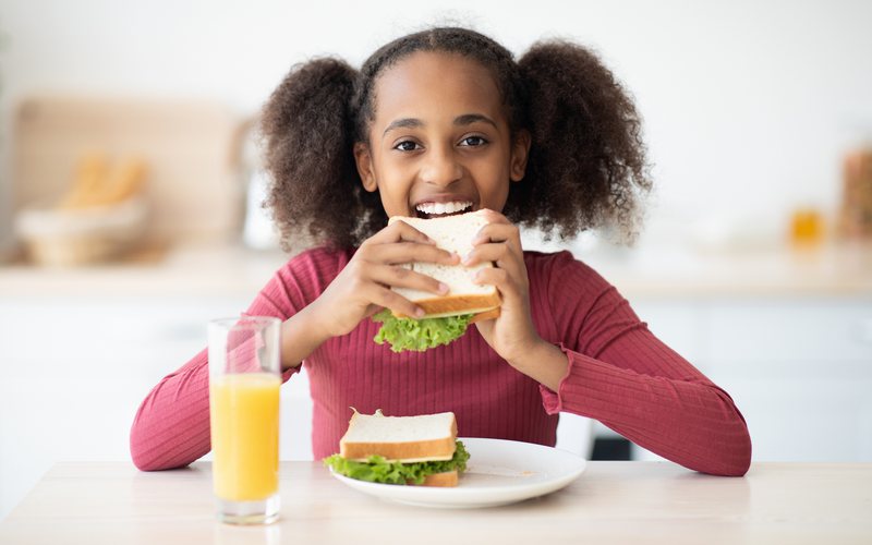 Estudo sugere que a qualidade da dieta pode interferir na primeira menstruação - iStock