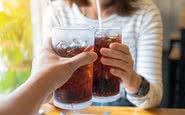 Uma das melhores maneiras de reduzir açúcar é eliminar bebidas como refrigerante, chá doce, limonada e similares - iStock