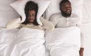 Quem dorme com uma pessoa que ronca pode ter de recorrer a remédios ou mudar de quarto - iStock