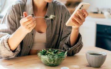 O uso das mídias sociais aumenta o risco de problemas de autoimagem e transtornos alimentares - iStock