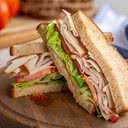 Alimentos como peito de peru defumado são ricos em sódio e devem ser consumidos com parcimônia - iStock