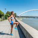 Os exercícios dinâmicos ajudam a elevar a frequência cardíaca e preparar o corpo para a atividade - iStock