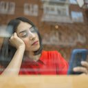 Adicionar pessoas desconhecidas nas redes sociais não melhora o bem-estar, segundo estudo - iStock