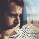 A solidão também influencia comprovadamente o risco de desenvolver doenças físicas - iStock