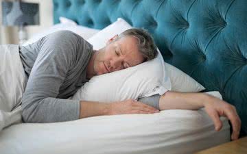 À medida que envelhecemos, é mais comum observar alterações nos padrões de sono - iStock