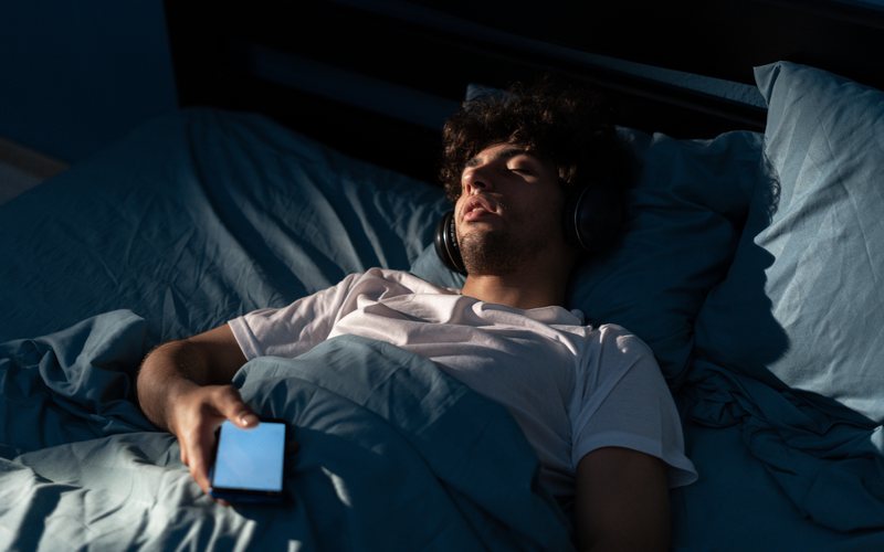 Segundo o estudo, dormir mal chega a dobrar o risco de 42 doenças - iStock