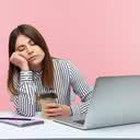 Privação de sono leva as pessoas à automedicação, o que, no mínimo, adia uma solução eficaz para o problema - iStock