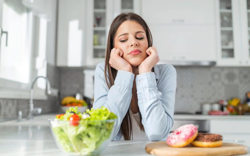 Vários estudos sugerem que elevados níveis de estresse podem estar ligados a alterações de apetite - iStock