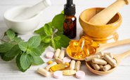Muita gente recorre a produtos naturais e suplementos para tentar aliviar sintomas depressivos - iStock