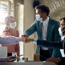 É importante que os líderes reforcem a cultura de trabalho utilizando a linguagem positiva - iStock