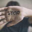 O modo operante do tráfico humano é conduzido por meio do aliciamento - iStock