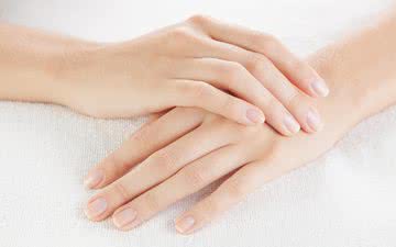 Alguns esmaltes podem conter substâncias tóxicas e enfraquecer as unhas - iStock
