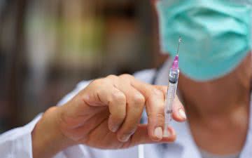Vacina contra HPV está disponível de graça para garotos e garotas de 9 a 14 anos e para população imunossuprimida - iStock