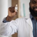 O SUS tem disponibilizado a vacina para crianças e adolescentes - iStock