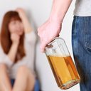 Segundo o relatório, o consumo nocivo de álcool é um dos fatores de risco para a violência contra mulher - iStock