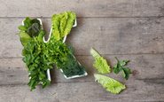 A vitamina K é importante para a coagulação do sangue, a saúde dos ossos e do coração - iStock