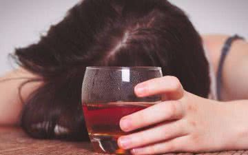 Imagem Abuso de álcool dispara entre mulheres e mais velhos nos EUA