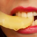 Alimentos ácidos devem ser consumidos com atenção, pois podem aumentar o risco de desgaste dentário - iStock
