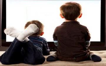 Imagem Excesso de TV aos 2,5 anos pode aumentar o risco de sofrer bullying