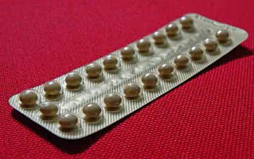 Você sabia que algumas garotas começam a tomar pílula antes de iniciar a vida sexual? - Freepik