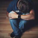 Quando alguém tem depressão é importante incentivar a busca por terapia - iStock