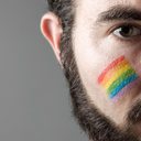 O cortisol aumentou apenas entre os que pensaram estar sendo entrevistados por pessoas homofóbicas - iStock