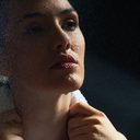 Limpeza, hidratação e roupas adequadas fazem parte dos cuidados com a pele - iStock