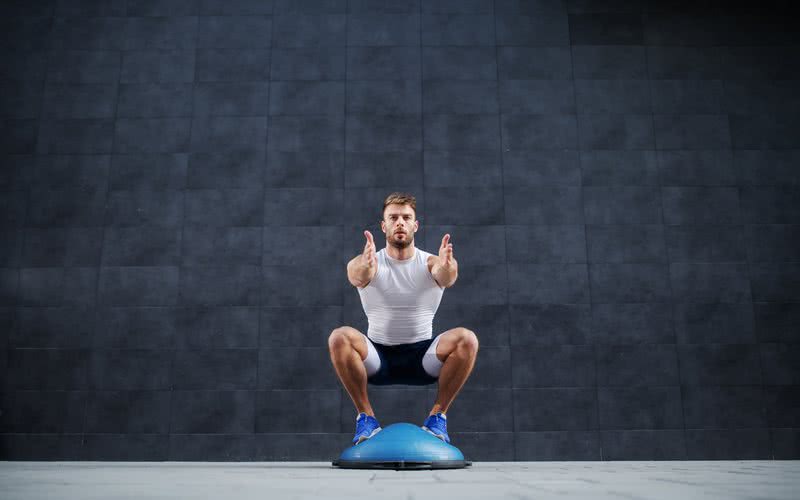 Exercícios de propriocepção melhoram o equilíbrio e ajudam a prevenir lesões e dores - iStock