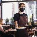 Em determinados locais, se alguém estiver contaminado, o vírus pode começar a circular no ar do restaurante