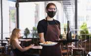 Em determinados locais, se alguém estiver contaminado, o vírus pode começar a circular no ar do restaurante
